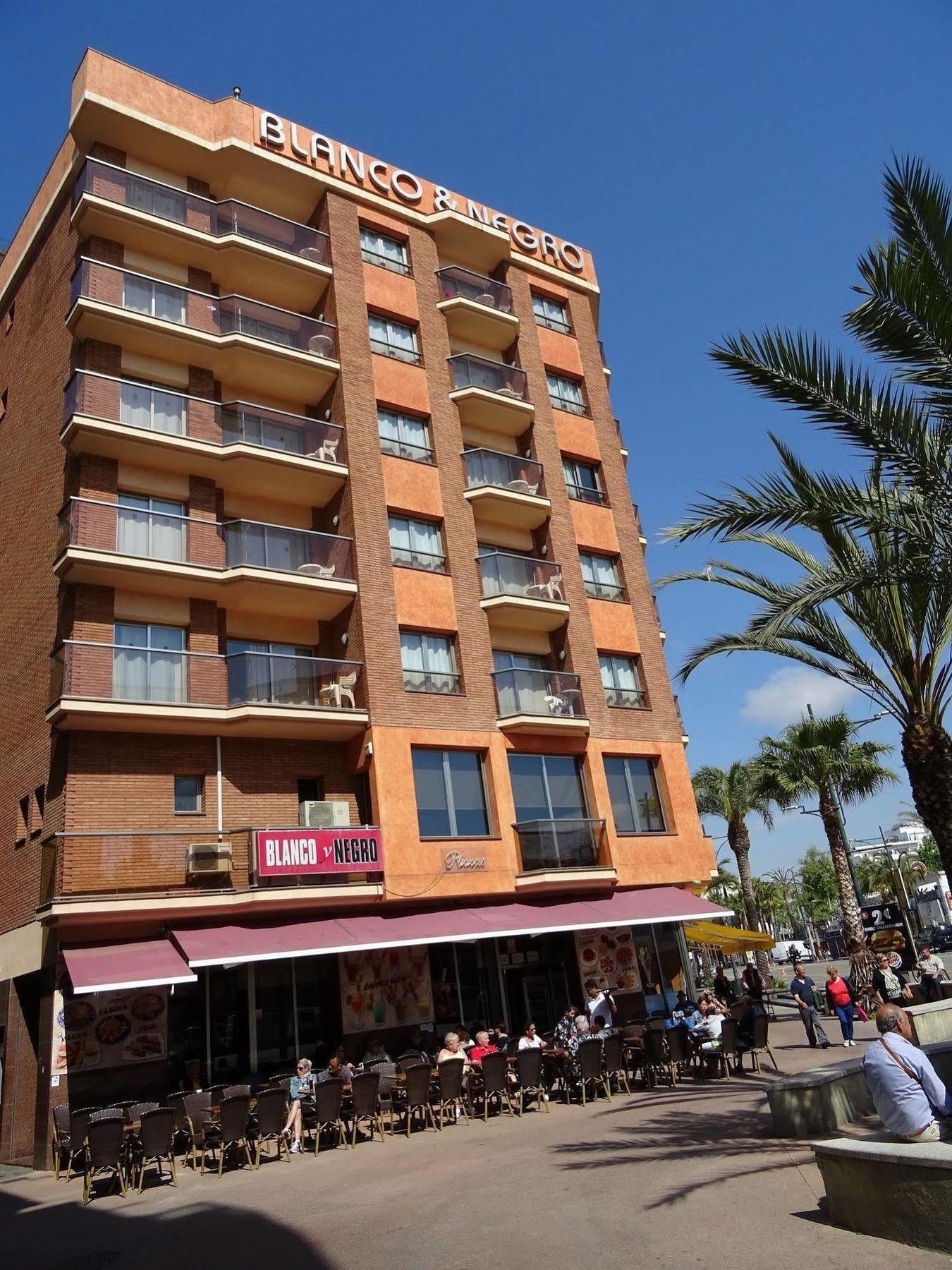 Blanco Y Negro Apartments Lloret de Mar Dış mekan fotoğraf